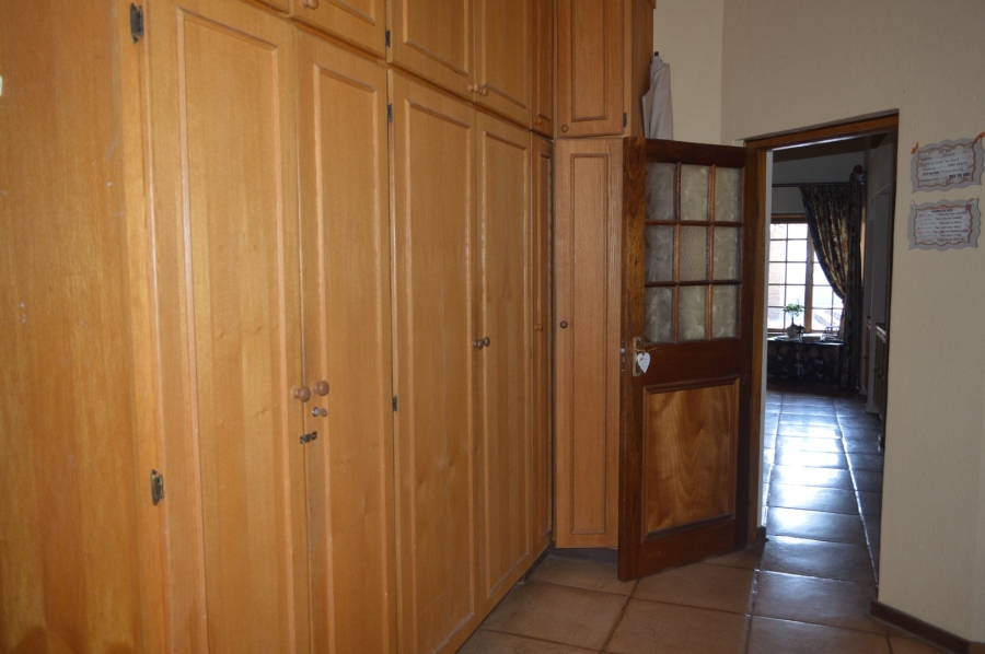 5 Bedroom Property for Sale in Wilkoppies North West